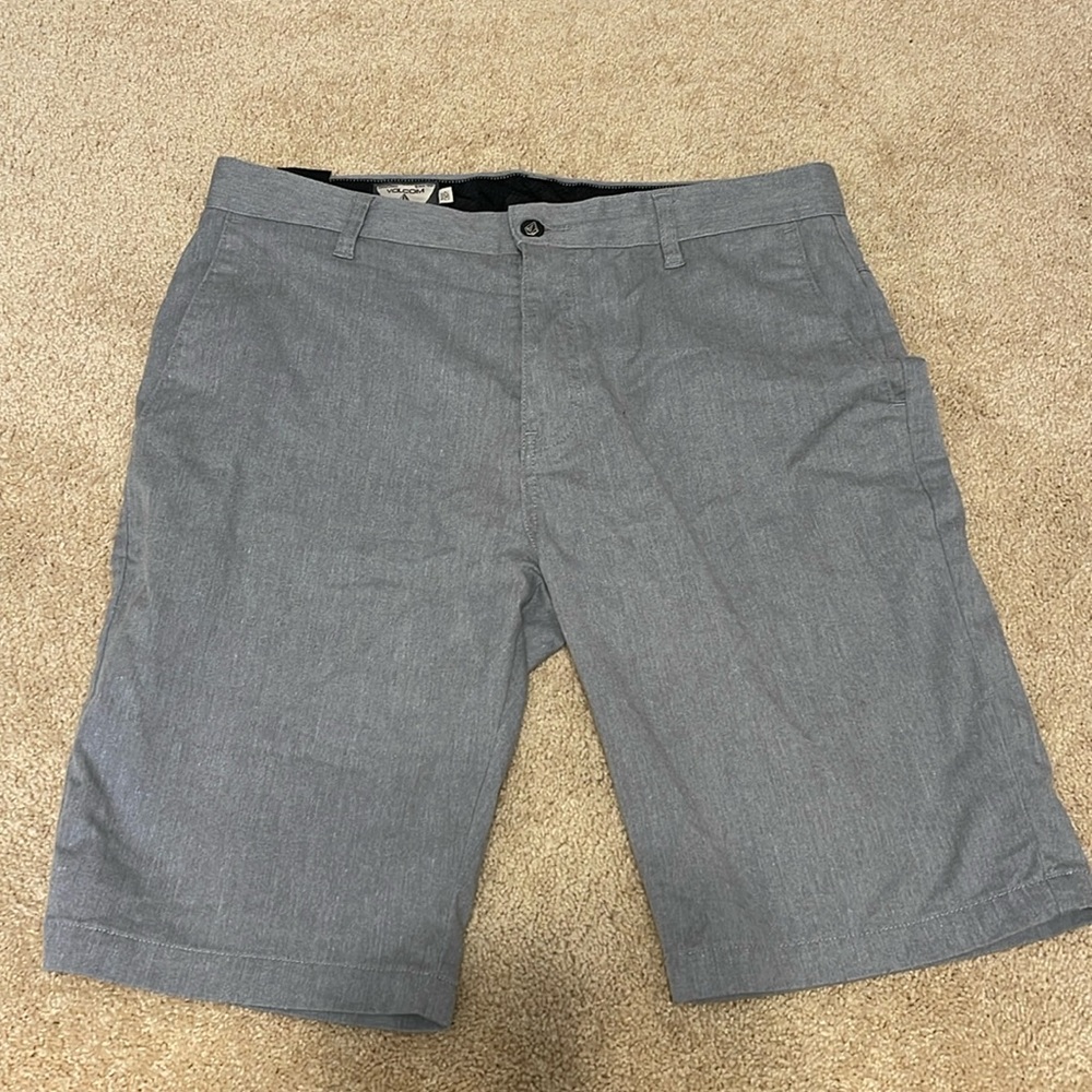 Men’s Volcom shorts